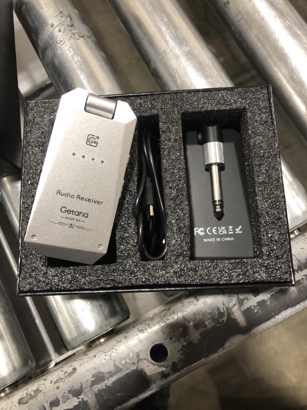 Photo 1 of Getaria Wireless Guitar Transmitter Receiver Set 5.8GH Guitar System 4 Channels for Electric Bass Cordless Amplifier Guitar Cable Jack
