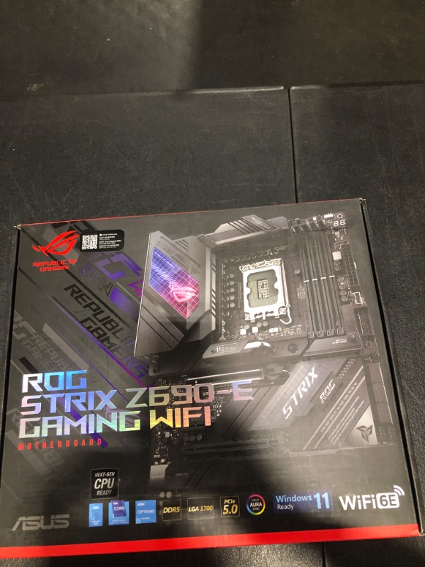 Photo 2 of ASUS ROG Strix Z690-E Gaming WiFi 6E LGA 1700(Intel 12th Gen)ATX gaming motherboard(PCIe 5.0,DDR5,2.5 Gb LAN,Thunderbolt 4,5xM.2,1xPCIe 5.0 M.2,ROG Hyper M.2 Card,Front panel USB 3.2 Gen 2x2 Type-C)