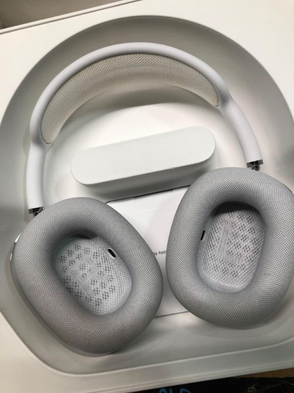 Photo 7 of ***USED, DIRTY ON ONE EAR***
Apple AirPods Max Wireless Over-Ear Headphones, Active Noise Cancelling, Transparency Mode, Personalized Spatial Audio, Dolby Atmos, Bluetooth Headphones for iPhone – Silver