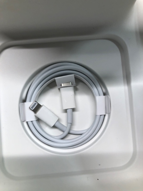 Photo 5 of ***USED, DIRTY ON ONE EAR***
Apple AirPods Max Wireless Over-Ear Headphones, Active Noise Cancelling, Transparency Mode, Personalized Spatial Audio, Dolby Atmos, Bluetooth Headphones for iPhone – Silver