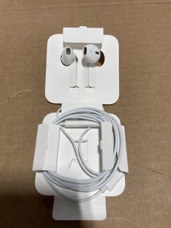 Photo 2 of Apple EarPods Headphones with USB-C Plug