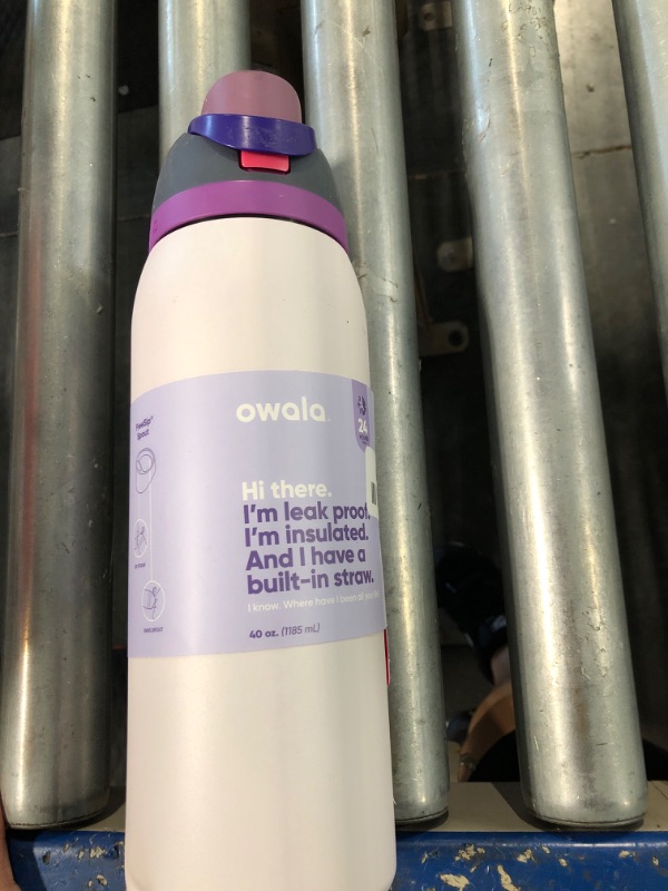 Photo 3 of ***USED*** Owala FreeSip Insulated Stainless Steel Water Bottle with Straw for Sports and Travel