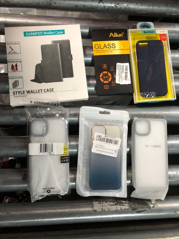 Photo 1 of ***NON-REFUNDABLE/ MISCELLANEOUS PHONE CASE BUNDLE***
