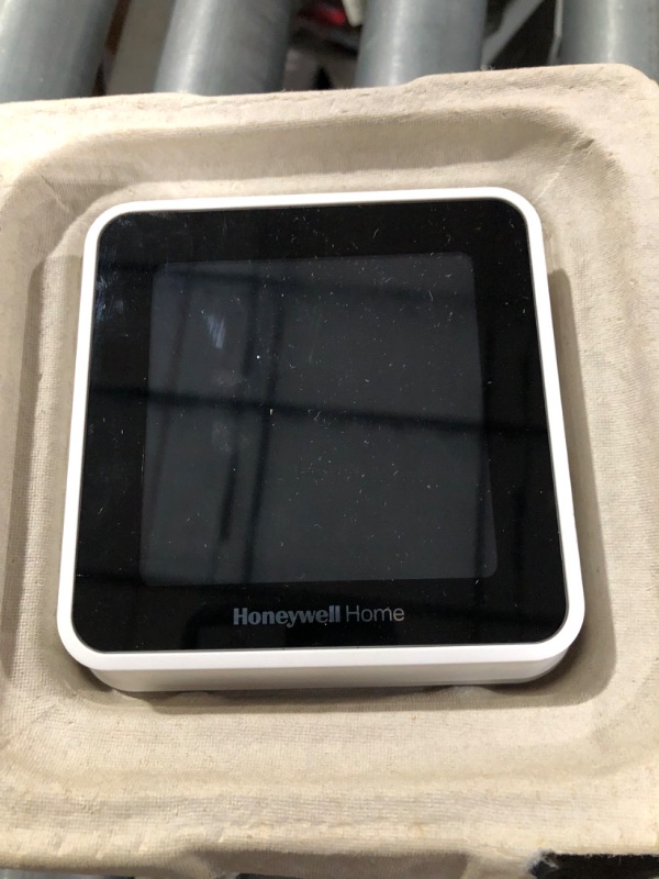 Photo 2 of Honeywell Home RTH8800WF T5 Smart Thermostat