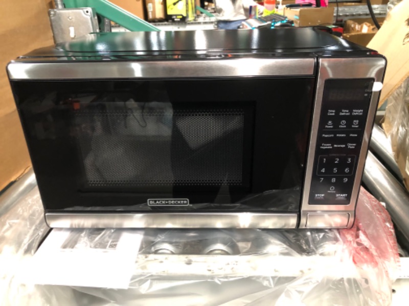 Photo 2 of (READ FULL POST) BLACK+DECKER EM720CB7 Digital Microwave Oven with Turntable Push-Button Door, Child Safety Lock, 700W, Stainless Steel, 0.7 Cu.ft