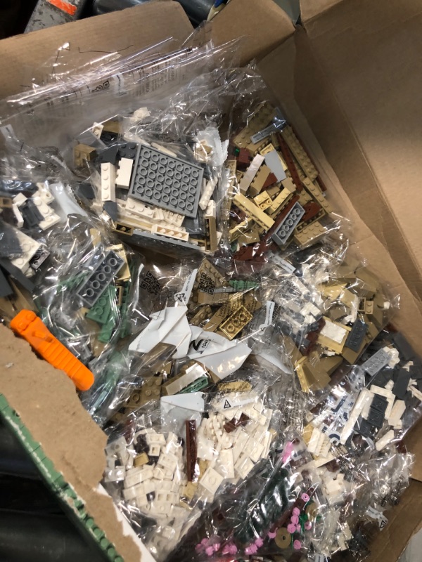 Photo 4 of **BOX IS DAMAGED**  LEGO Architecture Landmarks Collection: Himeji Castle 21060 Building Set, 