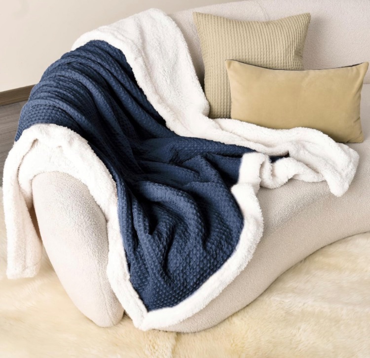 Photo 1 of (see all images) Sherpa Throw Blanket, Luxury Warm Plush Flannel Blanket for Winter