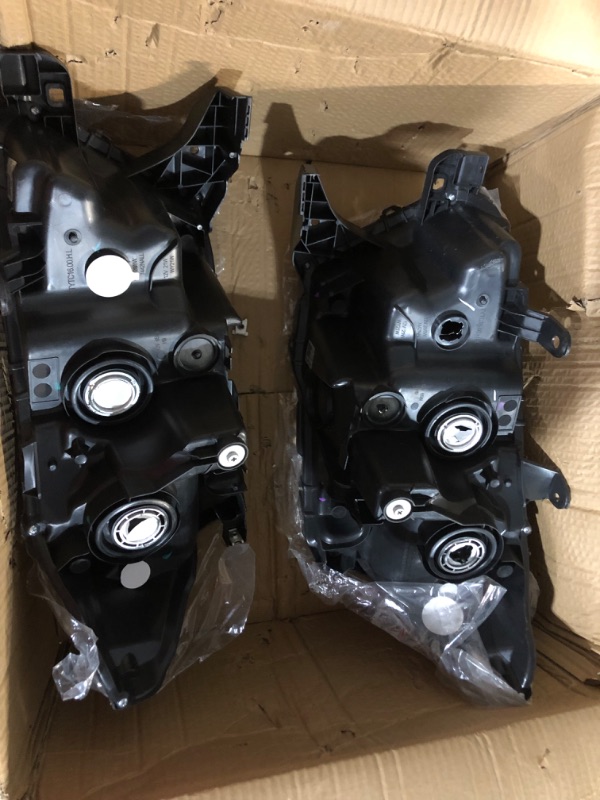 Photo 3 of ***PARTS ONLY/NON-RETURNABLE** MAJOR DAMAGE*BRACKET HAS BEEN BROKEN OFF***
AXLAHA 2016 2017 2018 2019 2020 2021 2022 Tacoma Headlights Assembly for 2016-2022  