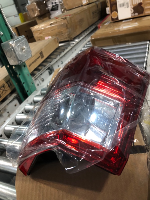 Photo 4 of Dasbecan Tacoma Tail Light Right Rear Light Replacement 81550-04170 8155004170 Compatible with Toyota Tacoma 