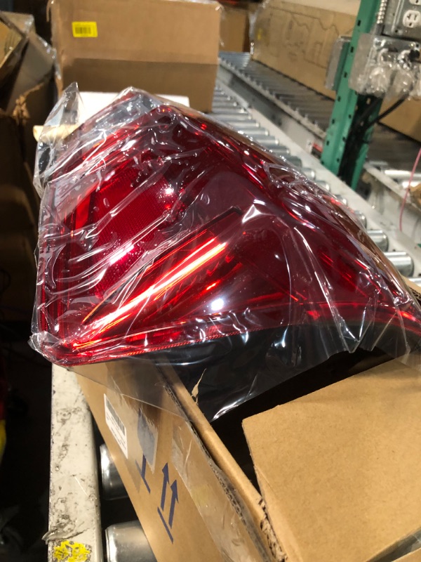 Photo 2 of Dasbecan Tacoma Tail Light Right Rear Light Replacement 81550-04170 8155004170 Compatible with Toyota Tacoma 