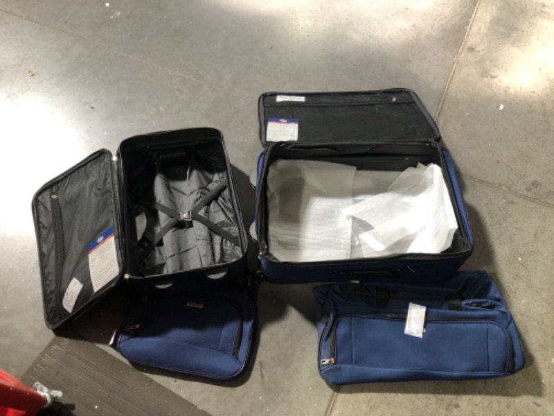 Photo 5 of ***USED - SEE PICTURES***
American Tourister Fieldbrook XLT Softside Upright Luggage, Navy, 4-Piece Set (BB/DF/21/25) 4-Piece Set (BB/DF/21/25) Navy