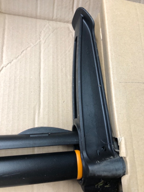 Photo 1 of (used)Fiskars 339950-1002 4-Claw Weeder, 39 Inch & Gardening Tools