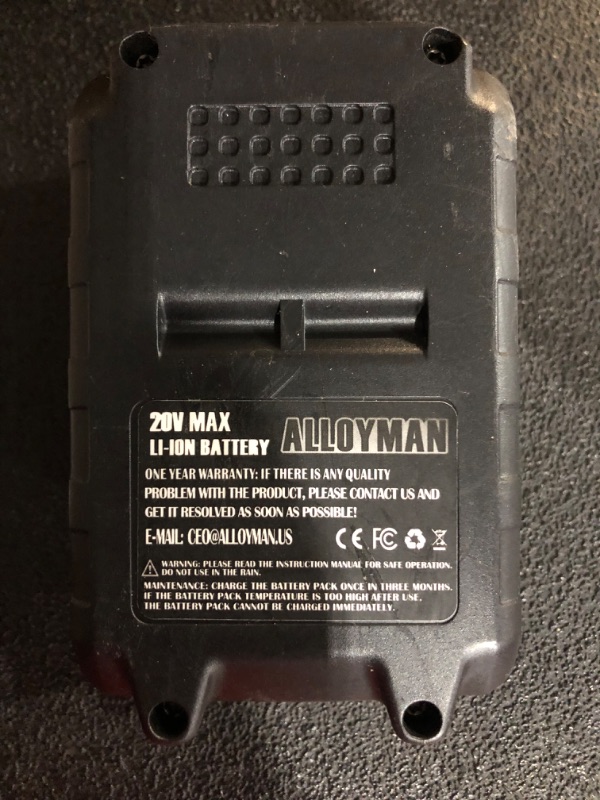 Photo 12 of ***USED**DIRTY*MINOR DAMAGE (WEAR) ON BLADES***
Alloyman 20V MAX 8 Feet Telescoping Pole Hedge Trimmer, with 2 Packs 2.0Ah Batteries & Charger