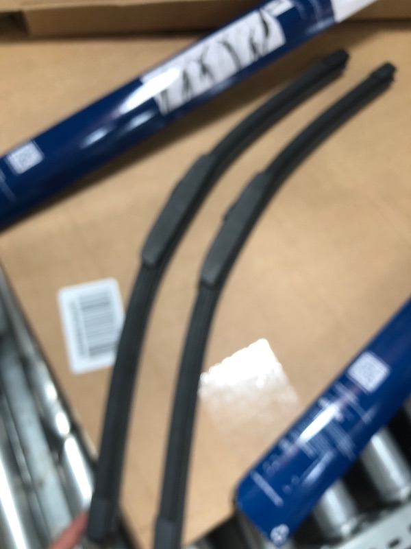 Photo 2 of Bosch Automotive ICON Wiper Blades 22A22B (Set of 2) Fits Buick: 2010-05 Allure, Chevrolet Challenger, Ford: 2010-08 F-250, Nissan More, Up to 40 percent Longer Life, Frustration Free Packaging