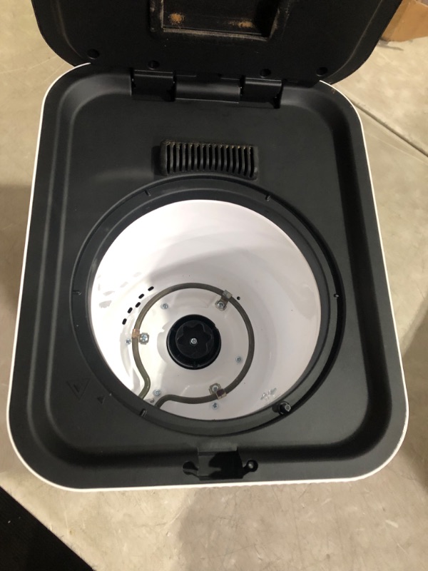 Photo 6 of ***USED - DIRTY - MISSING INNER BIN - SEE PICTURES - POWERS ON - UNABLE TO TEST FURTHER***
Nutrichef 3L Electric Kitchen Composter - Compost’s Organic Material & Food Scraps | Countertop Automatic Compost Bin | Dry, Crush, & Cooling Functions | Perfect fo