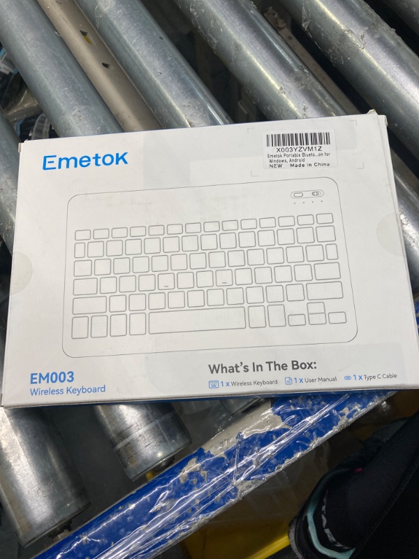 Photo 2 of Emetok Teclado Bluetooth portátil con teclas más grandes, teclado BLE recargable mejorado para iPad de 10.2 pulgadas, respuesta más rápida/escritura cómoda/identificación automática para Windows,