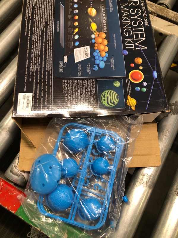 Photo 2 of 4m 3d Glow-In-The-Dark Solar System Model Making Science Kit - Stem Discovery Toy