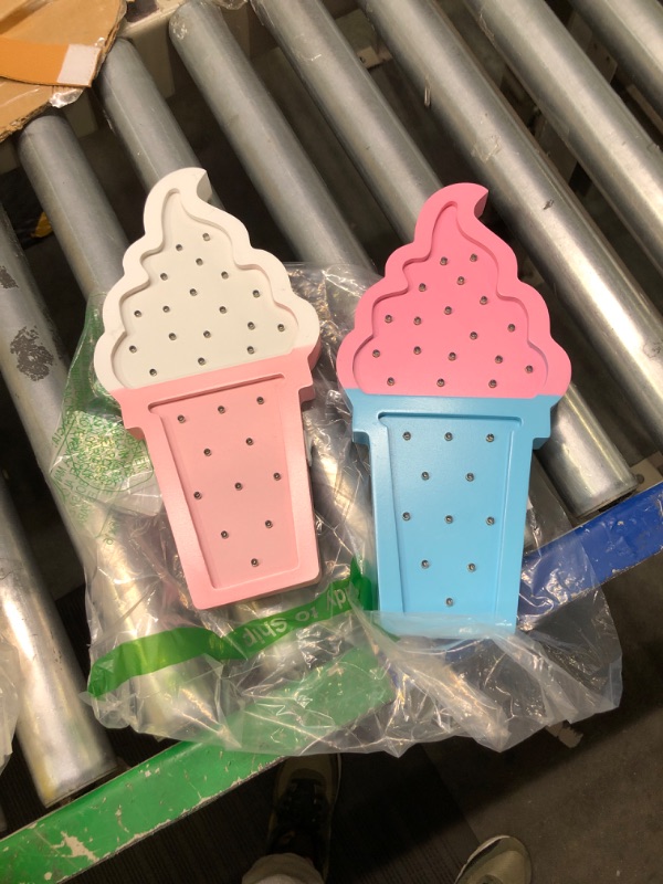 Photo 2 of 2 Pcs Ice Cream Valentine Romance Atmosphere Light Wooden Ice Cream LED Night Light Ice Cream Theme Valentine Romance Lamps Battery Operated LED Night Lights for Birthday Party Decor (Blue-Pink)