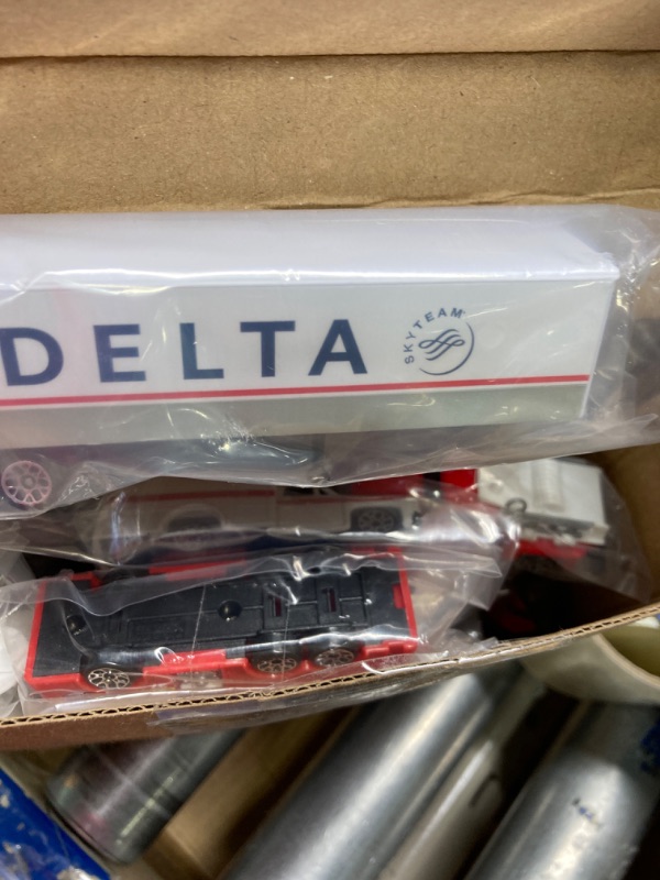 Photo 2 of Delta 25pc. Airport Play Set