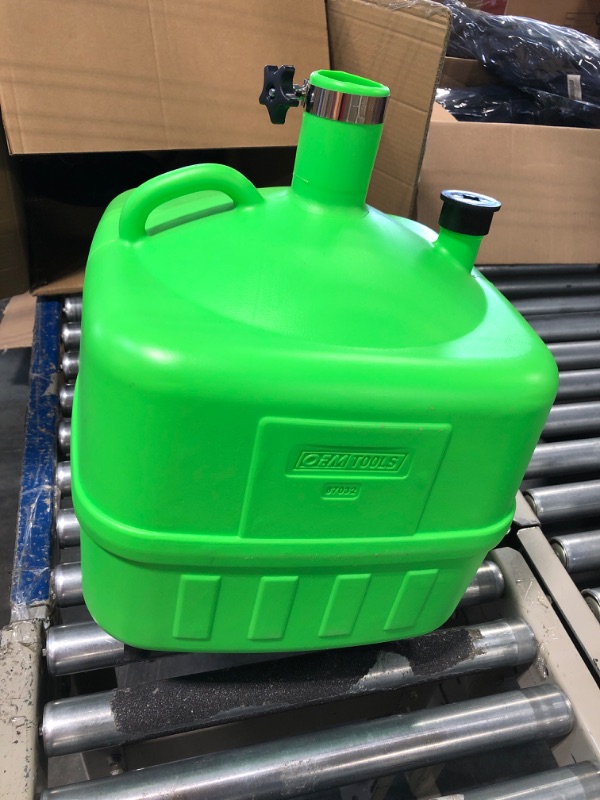 Photo 5 of OEMTOOLS 87032 9 Gallon Upright Portable Oil Lift Drain with Oil Pan Funnel, for Changing Car and Truck Motor Oil, Adjustable Height, Oil Drain Container , green