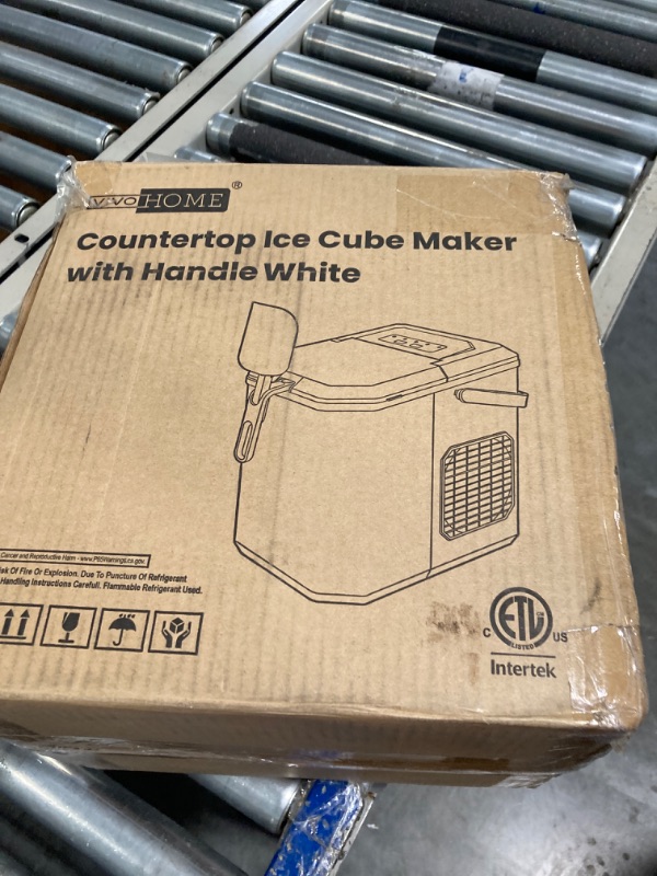 Photo 1 of VIVOHOME Electric Portable Compact Countertop Automatic Ice Cube Maker Machine with Handle Hand Scoop 10 Ice Bags and Self Cleaning Function 26.5lbs/Day White 26lbs/Day White with handle upgrade 1