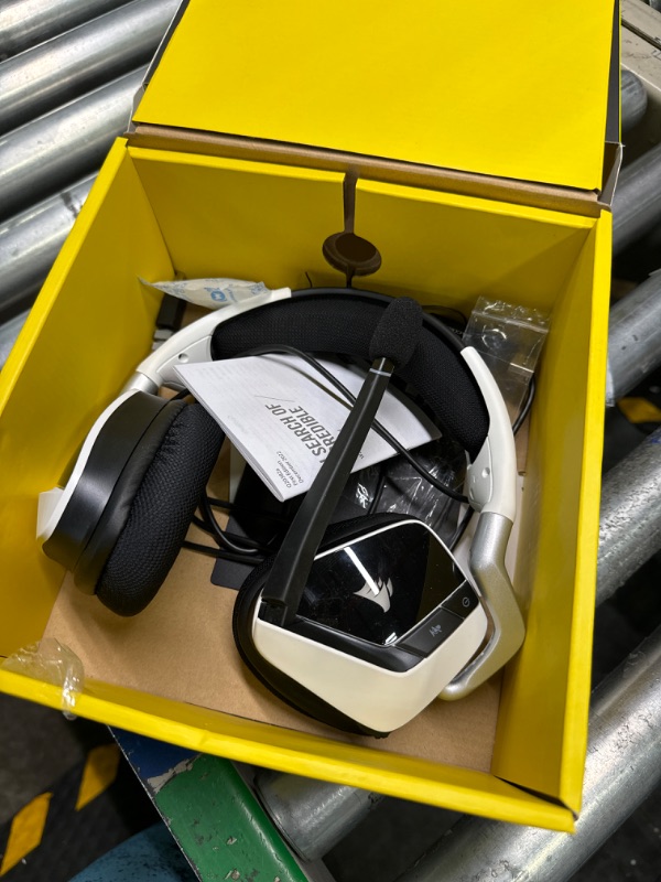 Photo 2 of Corsair VOID RGB ELITE Wireless Gaming Headset - 7.1 Surround Sound - Discord Certified - iCUE Compatible - PC, Mac, PS5, PS4 - White VOID RGB ELITE WIRELESS White