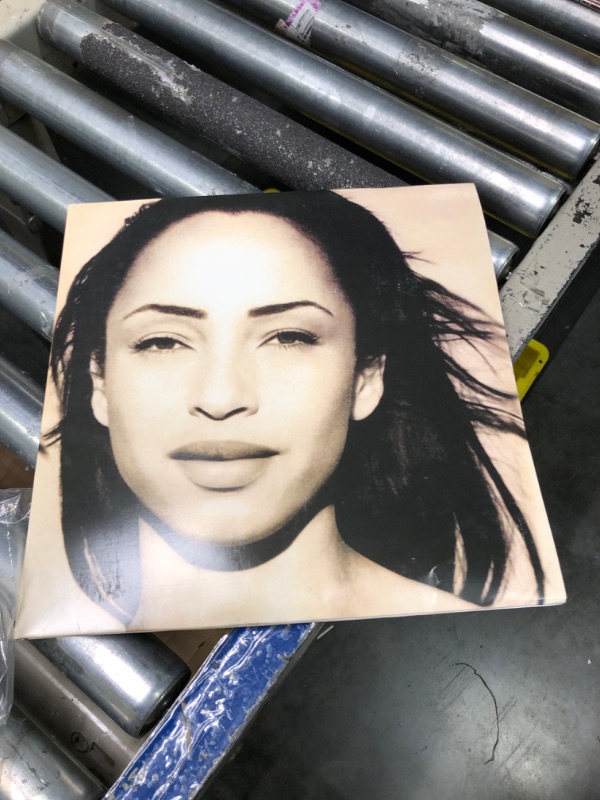 Photo 3 of  Sade: The Best Of Sade (180g) Vinyl 2LP

