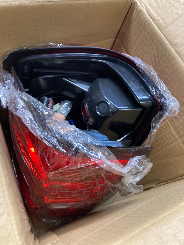 Photo 2 of PIT66 Tail Lights Assembly Rear Lights Compatible With 2014-2019 Chevy Silverado/2015-2019 GMC Sierra Tail Lights Taillights With Wiring Harness 14-19/15-19 Red lens Chevy Silverado/GMC Sierra