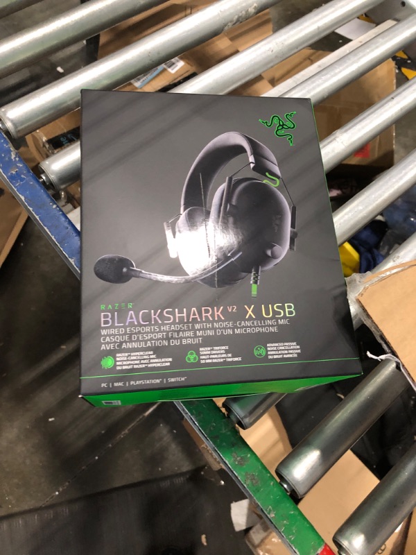 Photo 2 of Razer BlackShark V2 Gaming Headset: THX 7.1 Spatial Surround Sound - 50mm Drivers - Detachable Mic - PC, PS4, PS5, Switch, Xbox One, Xbox Series X & S, Mobile - 3.5 mm Audio Jack & USB DAC - Black Classic Black