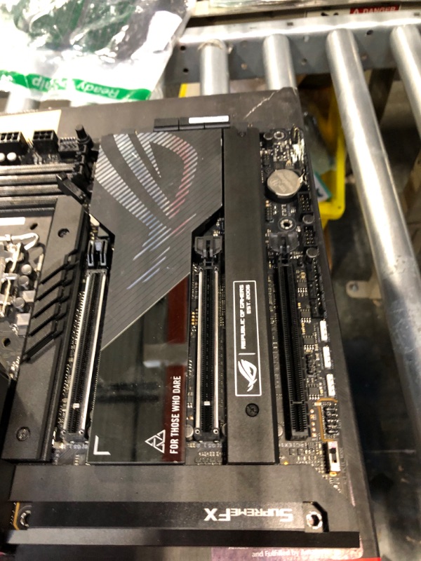 Photo 2 of ASUS ROG Maximus Z790 Hero (WiFi 6E) LGA 1700(Intel®13th&12th Gen) ATX Gaming Motherboard(PCIe 5.0,DDR5,20+1power Stages,2.5Gb LAN, Bluetooth V5.2,2X Thunderbolt 4 Ports,5xM.2, Thunderbolt™ 4/USB4)