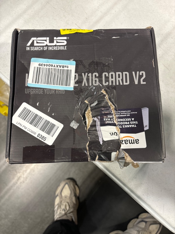 Photo 3 of ASUS Hyper M.2 X16 PCIe 3.0 X4 Expansion Card V2 Supports 4 NVMe M.2 (2242/2260/2280/22110) Upto 128 Gbps for Intel VROC and AMD Ryzen Threadripper NVMe Raid