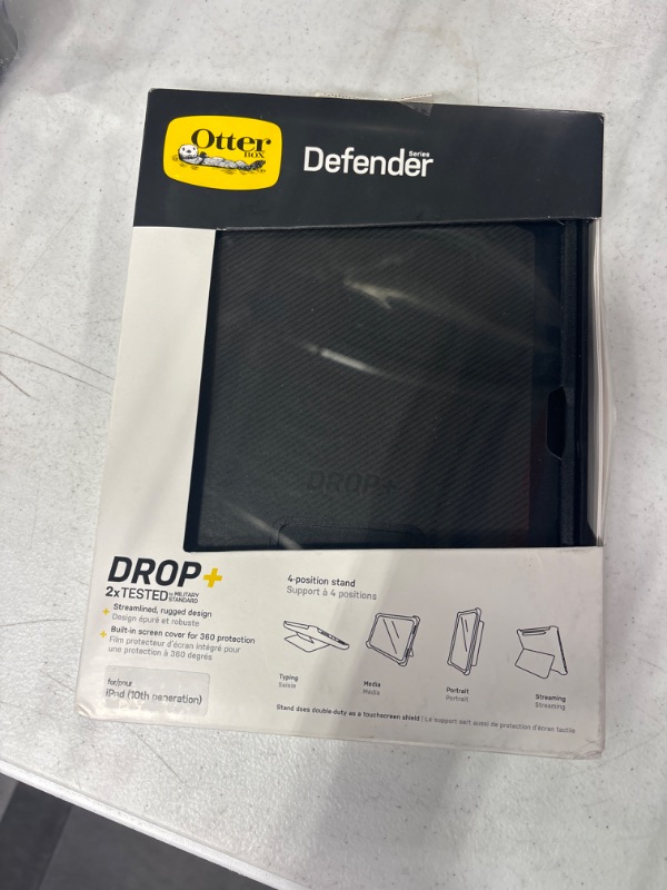 Photo 2 of OtterBox Defender Series Case for iPad 10th Gen (Retail Packaging)