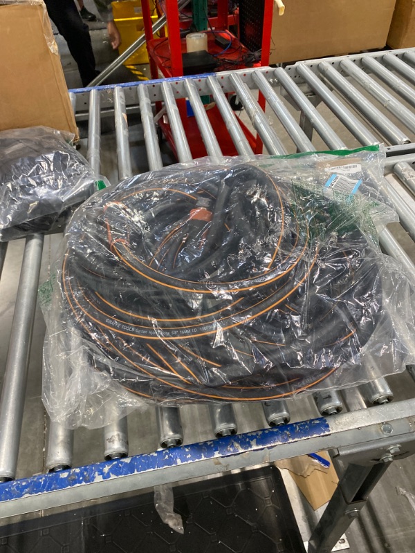 Photo 2 of **USED** 
Giraffe Tools Hybrid Garden Hose 100ft x 5/8", Heavy Duty, Flexible, Lightweight Water Hose with Swivel Grip Handle, Male to Female Fittings 100' (feet)