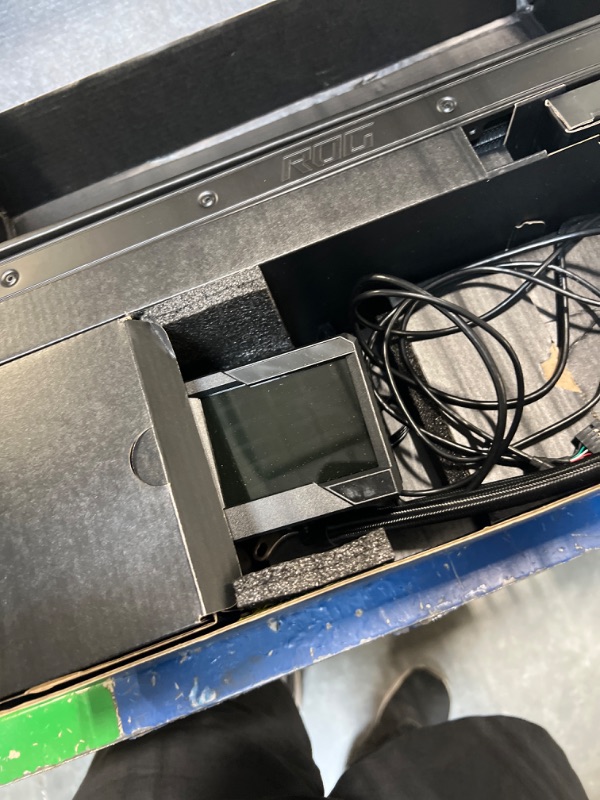 Photo 1 of ASUS ROG Ryujin II 360 RGB all-in-one liquid CPU cooler 360mm Radiator (3.5"color LCD, embedded pump fan and 3xNoctua iPPC 2000PWM 120mm radiator fans,compatible with Intel LGA1700, 1200 & AM4 socket)