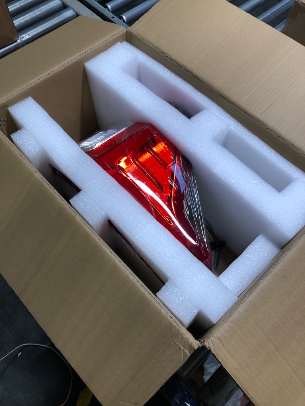 Photo 3 of labwork 1PC Driver Side Halogen & LED Tail Light Replacement for 2020-2023 Ford Explorer Rear Tail Light Brake Lamp Assembly LH Left Side FO2800275 LB5Z-13405-A