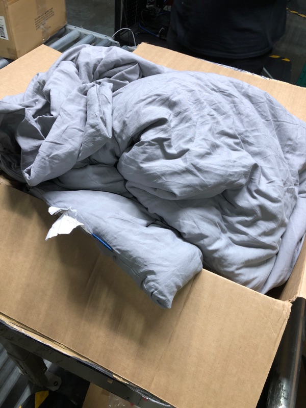 Photo 2 of *** MISSING PARTS***
 Queen Comforter Set - Grey Queen Size Comforter, Soft Bedding for All Seasons, Cationic Dyed Bedding Set, 3 Pieces, 1 Comforter (90"x90") and 2 Pillow Shams (20"x26"+2")