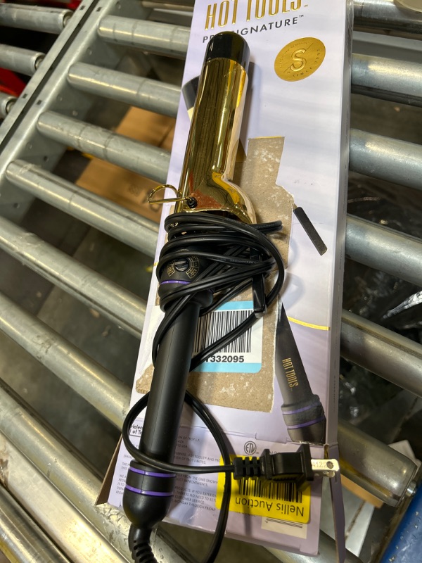 Photo 1 of Hot Tools Pro Signature 24K Gold Curling Iron/Wand | Long-Lasting, Defined Curls, (1-1/2 in) 1.5 Inch (Pack of 1)