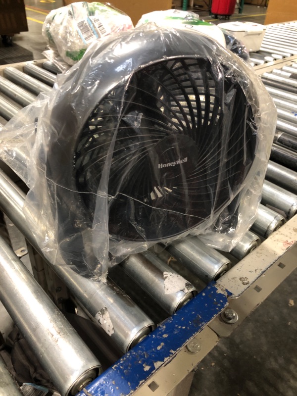 Photo 2 of Honeywell HT-900 Super Turbo Table Fan
