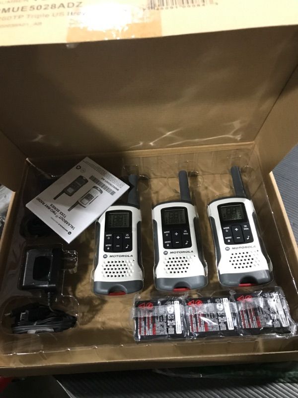 Photo 2 of Motorola Solutions T260TP Talkabout Radio, 3 Pack, White