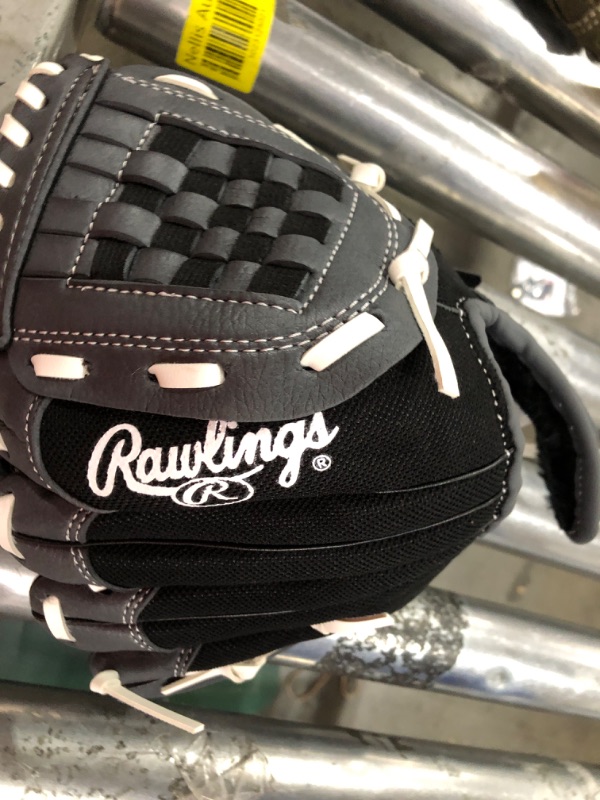 Photo 1 of Rawling Baseball Glove 5-7