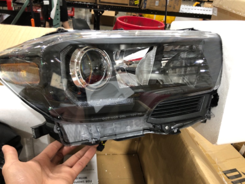 Photo 1 of CAR HEADLIGHT UNKNOWN MODEL 