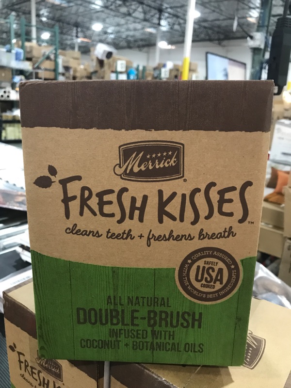 Photo 2 of Merrick Fresh Kisses Double-Brush Coconut + Botanical Oils Infused Large Dental Dog Treats, 22 Count
