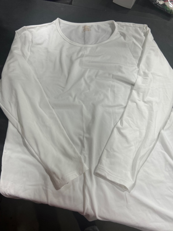 Photo 1 of 3XL White Top