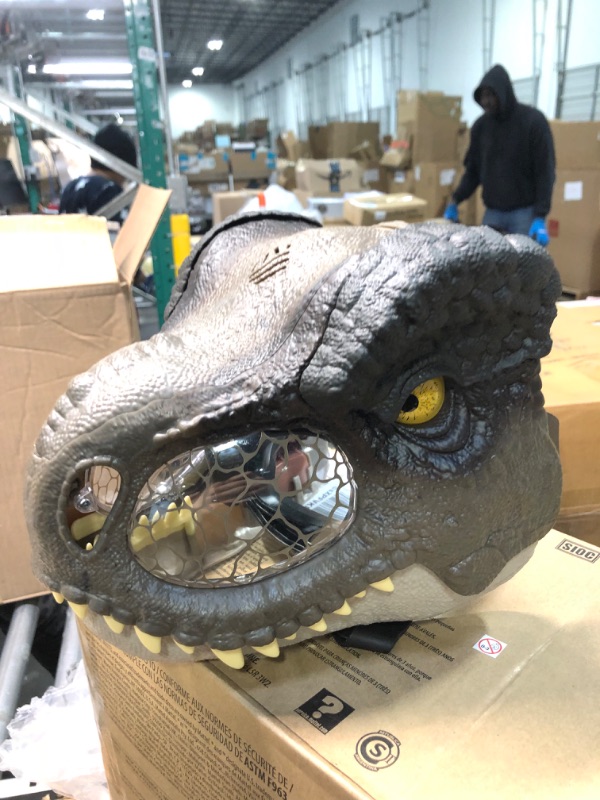 Photo 4 of ?Jurassic World Dominion Dinosaur Mask Tyrannosaurus Rex Chomp N Roar with Motion and Sounds, T Rex Costume for Kids Role-Play ???? Frustration Free Packaging ***Broken strap