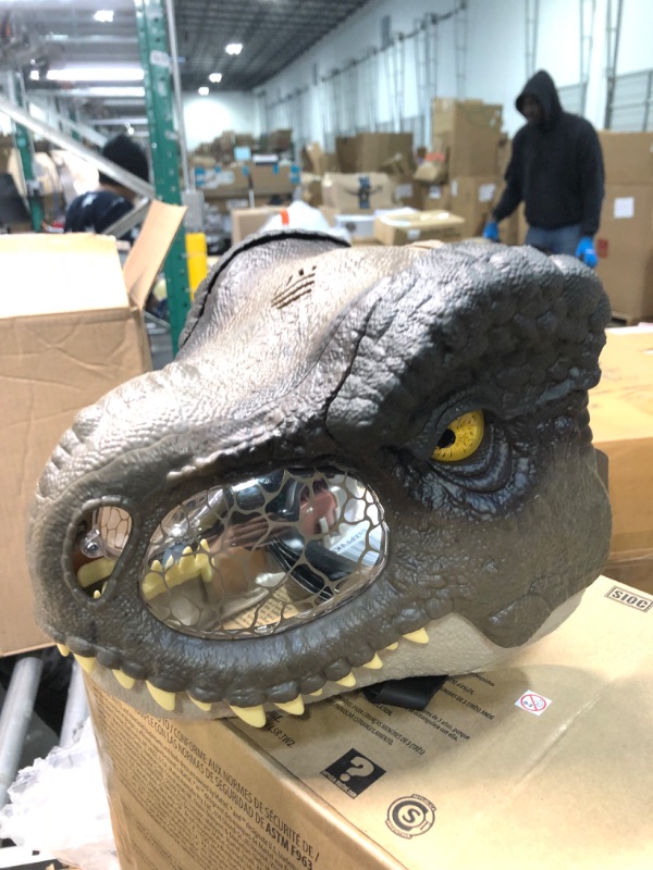 Photo 1 of ?Jurassic World Dominion Dinosaur Mask Tyrannosaurus Rex Chomp N Roar with Motion and Sounds, T Rex Costume for Kids Role-Play ???? Frustration Free Packaging ***Broken strap