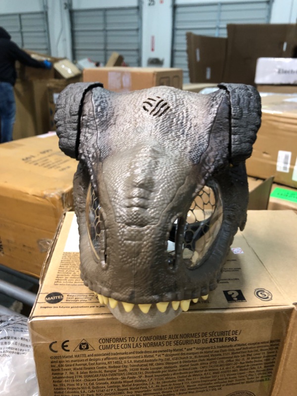 Photo 3 of ?Jurassic World Dominion Dinosaur Mask Tyrannosaurus Rex Chomp N Roar with Motion and Sounds, T Rex Costume for Kids Role-Play ???? Frustration Free Packaging ***Broken strap