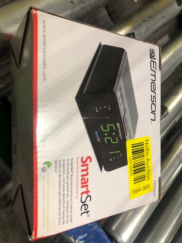 Photo 1 of Emerson SmartSet Alarm Clock Radio with AM/FM Radio, Dimmer, Sleep Timer and .9" LED Display, CKS1900 (Black)