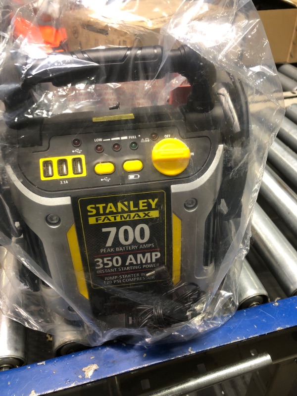 Photo 4 of STANLEY FATMAX J7CS Portable Power Station Jump Starter: 700 Peak/350 Instant Amps, 120 PSI Air Compressor, 3.1A USB Ports, Battery Clamps