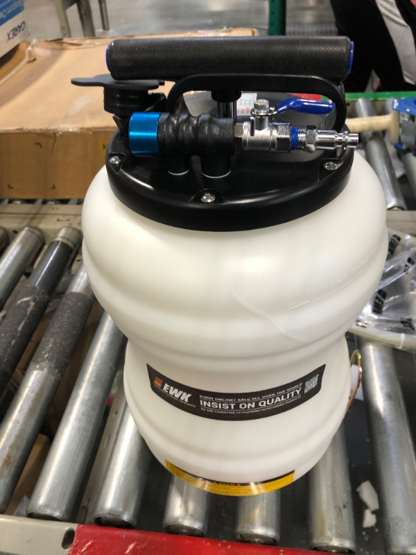 Photo 4 of EWK Patented 10.5L Pneumatic/Manual Oil Extractor Change Pump for Automotive Fluids Vacuum Evacuation