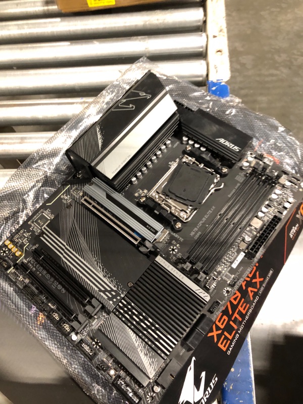 Photo 4 of GIGABYTE X670 AORUS Elite AX (AM5/ LGA 1718/ AMD/ X670/ ATX/ 5 Year Warranty/ DDR5/ Quad M.2/ PCIe 5.0/ USB 3.2 Gen2X2 Type-C/AMD WiFi 6E/ 2.5GbE LAN/Q-Flash Plus/M.2 EZ-Latch/Gaming Motherboard) X670 AORUS ELITE AX Bundle X670